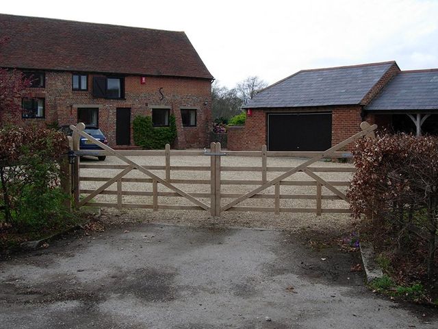 Fencing in Lyndhurst